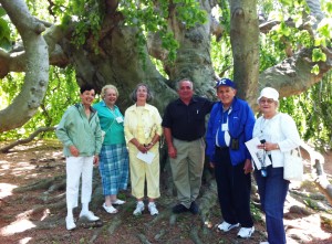 Lenny Mercier (center)