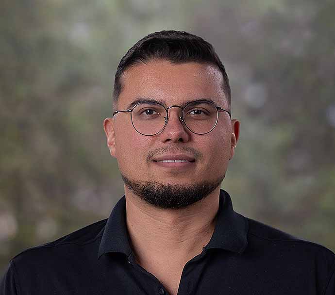 Pedro-Luis Aldana, Arborist Representative serving the Oakville, ON office of Bartlett Tree Experts